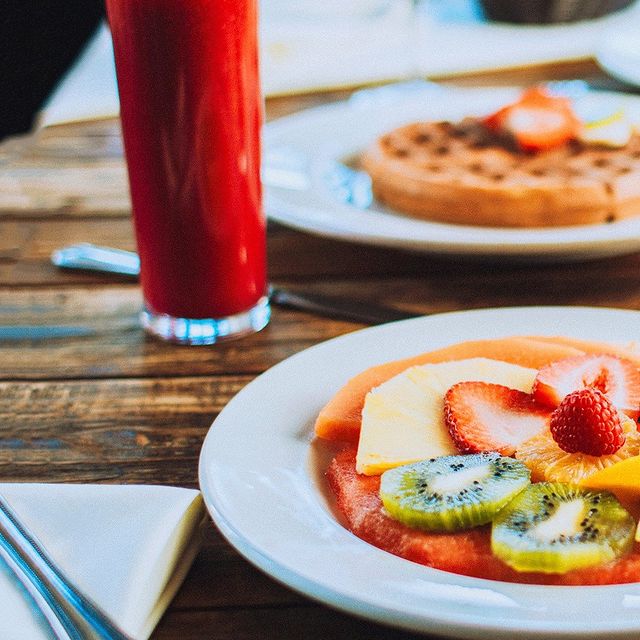 ¿Con quien vas a venir hoy? 🍽 Nuestros desayunos son los más deliciosos para...